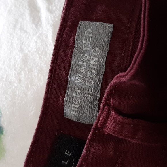 Burgundy high waisted jeggings - Picture 2 of 4